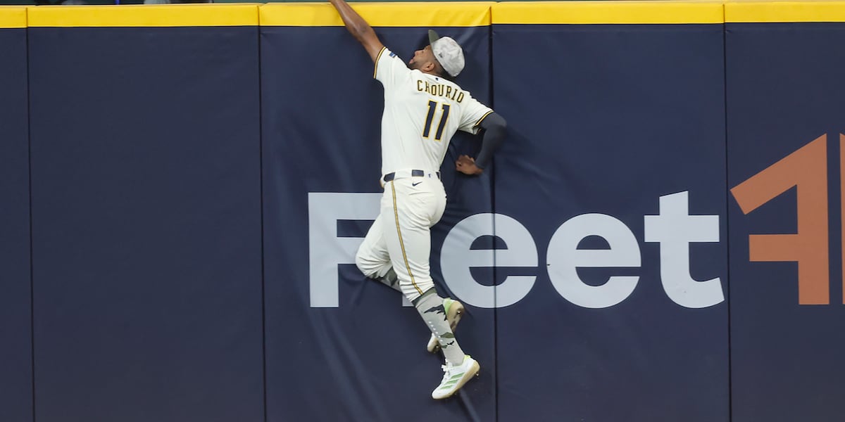 Slumping at the plate, Jackson Chourio makes a game-saving catch for the Brewers