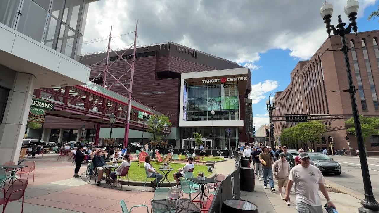 Timberwolves, Twins games mean big bucks for businesses downtown