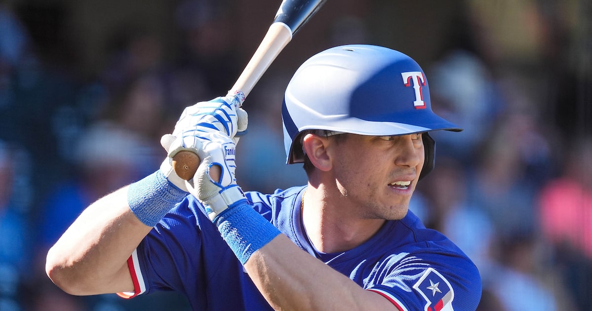 Texas Rangers add veteran outfielder to roster, option Dustin Harris