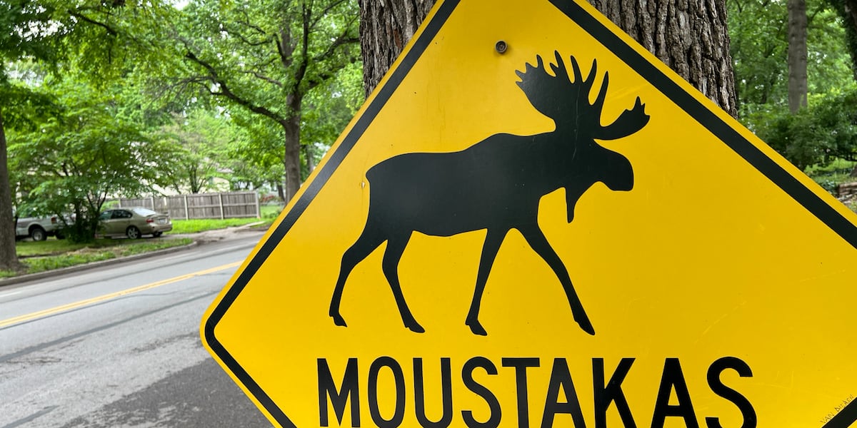 Neighborhood sign at end of era with former Royal’s retirement