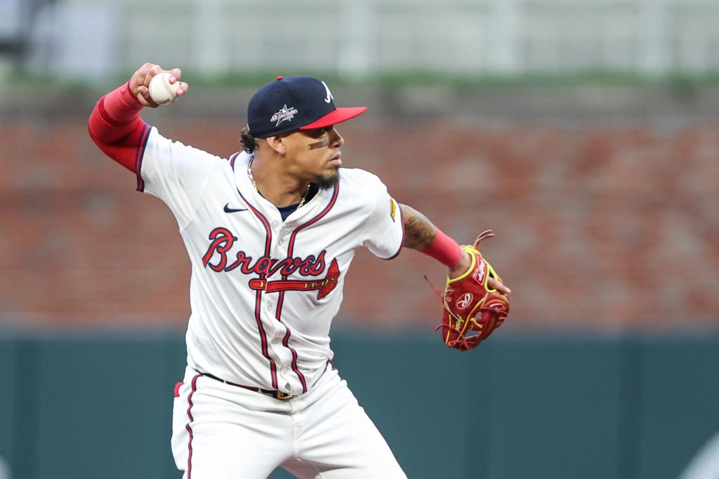 Braves DFA Orlando Arcia in surprise roster move