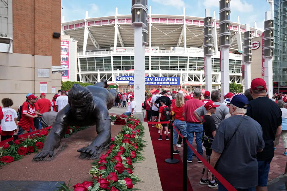 CINCINNATI, OHIO - MAY 14: Fans line up outside of Great American Ball Park prior to a baseball game between the Chicago White Sox and Cincinnati Reds on Pete Rose Day on May 14, 2025 in Cincinnati, Ohio. (Photo by Jeff Dean/Getty Images)