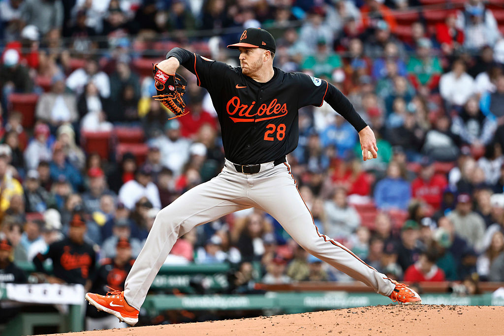 Rogers tosses 6 1/3 scoreless innings and Orioles gain split with 2-1 win (updated)