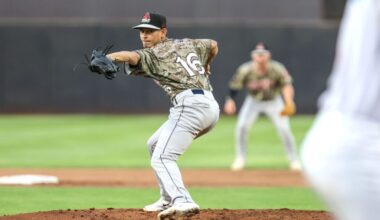 Mariners To Promote Blas Castano