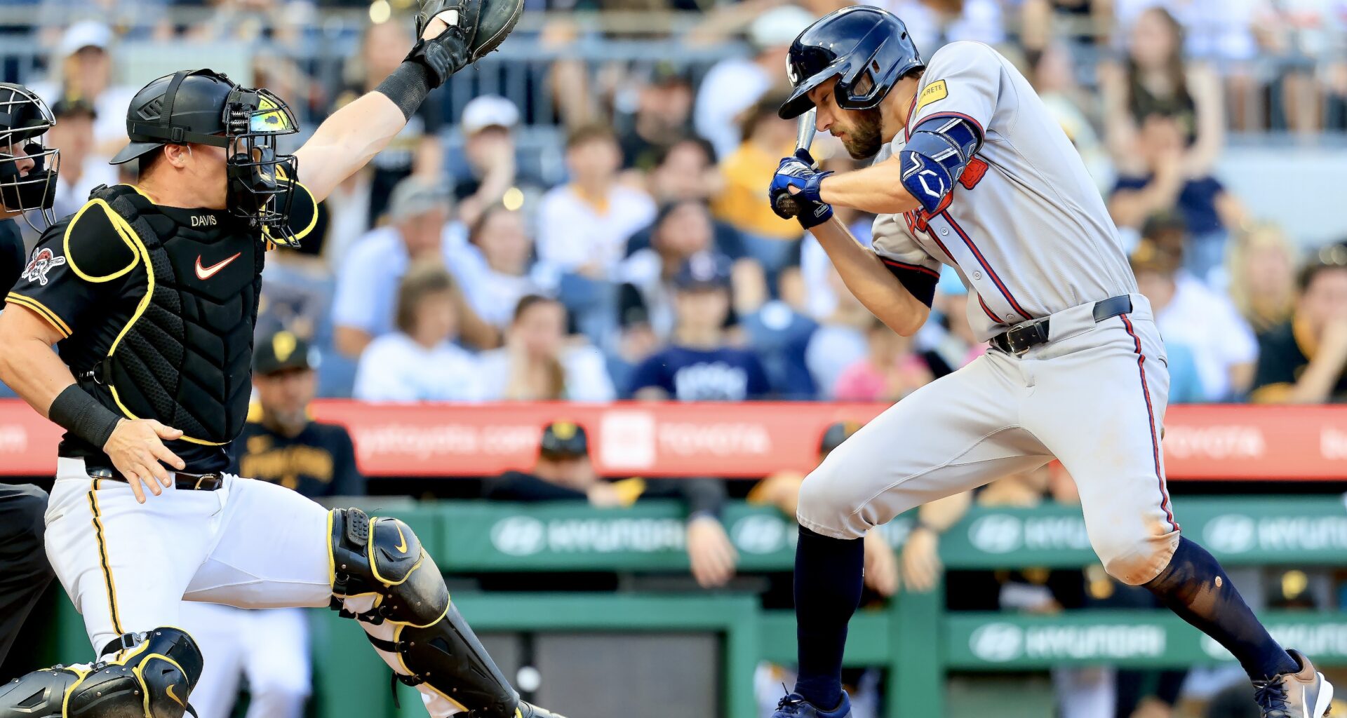 Pirates don't take long to revert to default form in loss to Braves