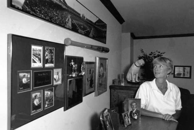 Nancy Faust looks over at her wall of White Sox memorabilia, including her gold record from Mercury records, at her home on Aug. 7, 1991. (John Dziekan/Chicago Tribune)
