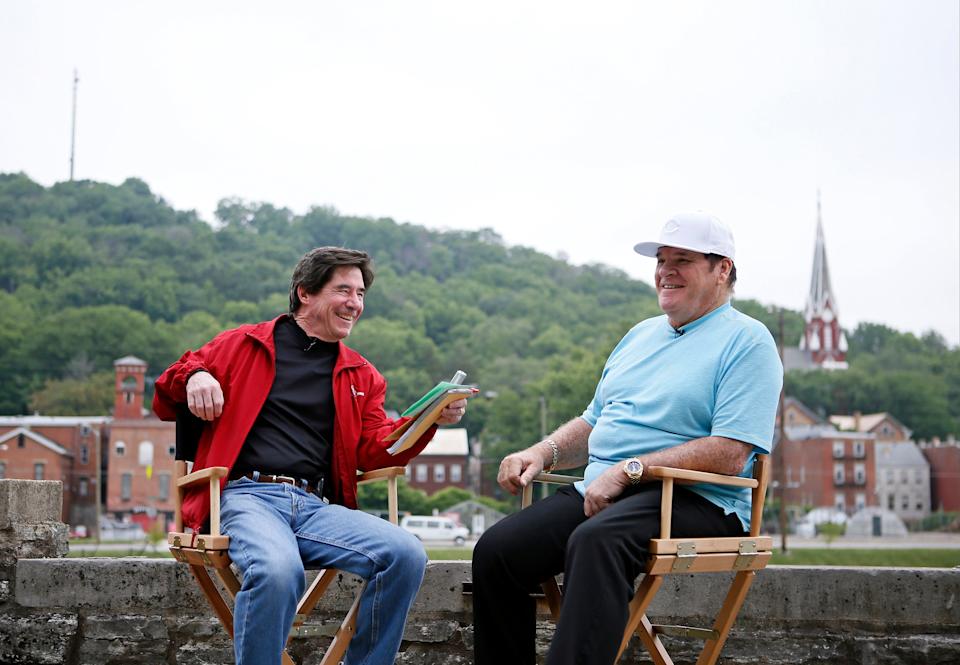 Reds legend Pete Rose talks with former Enquirer sports columnist Paul Daugherty during a 2015 interview at Boldface Park.