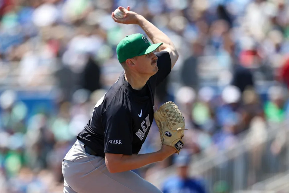 New York Yankees reliever Brent Headrick pitches in spring training.© Nathan Ray Seebeck-Imagn Images