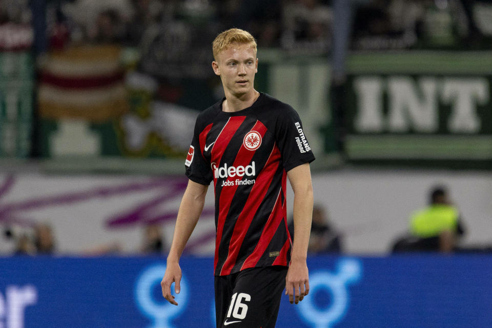 Report: Reds’ Interest in Larsson “Concrete”