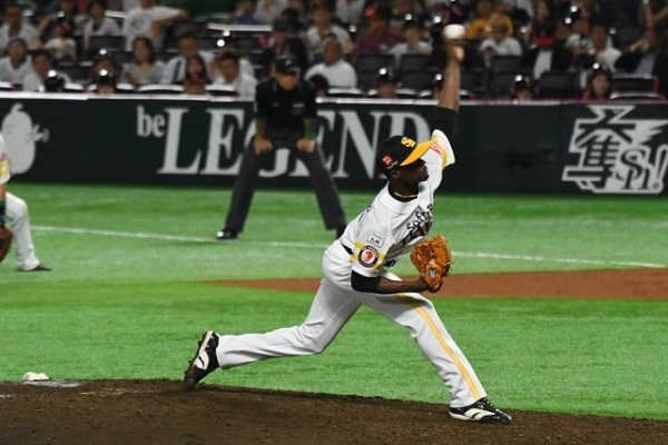 Radio Havana Cuba | Liván Moinelo's first victory in Japanese baseball
