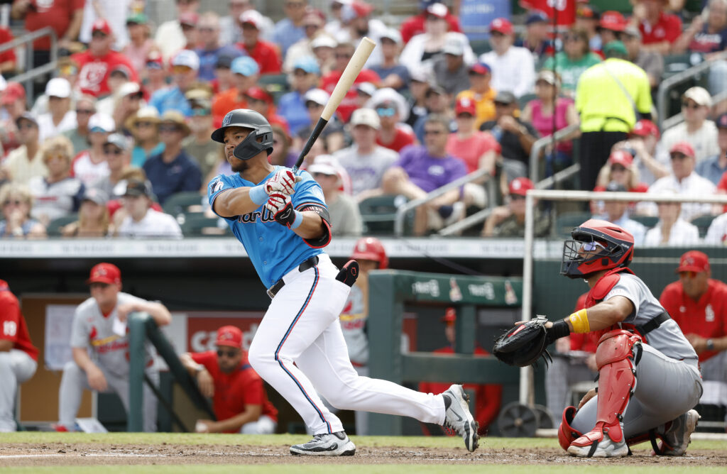 Marlins To Select Heriberto Hernandez