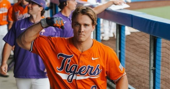 Clemson bats stay hot as Tigers sweep Pitt