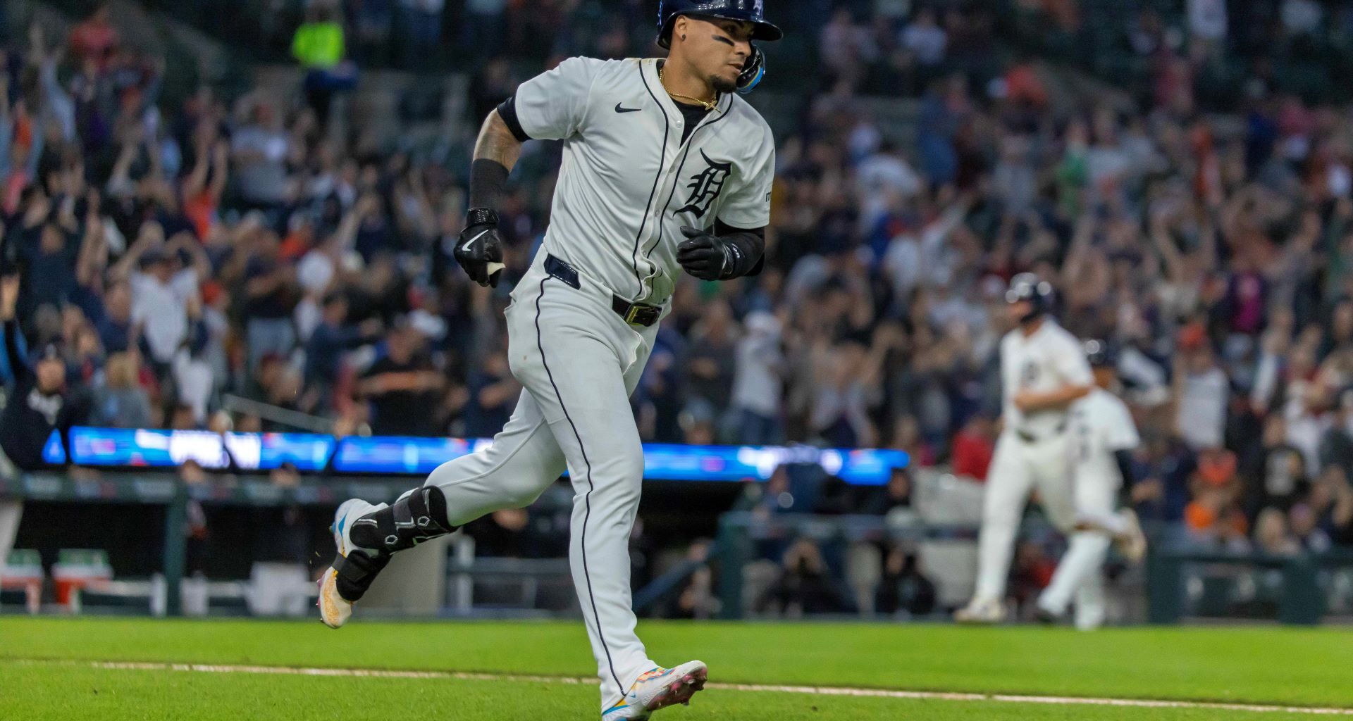 Javier Báez's Identical Swings Doom Boston In Loss