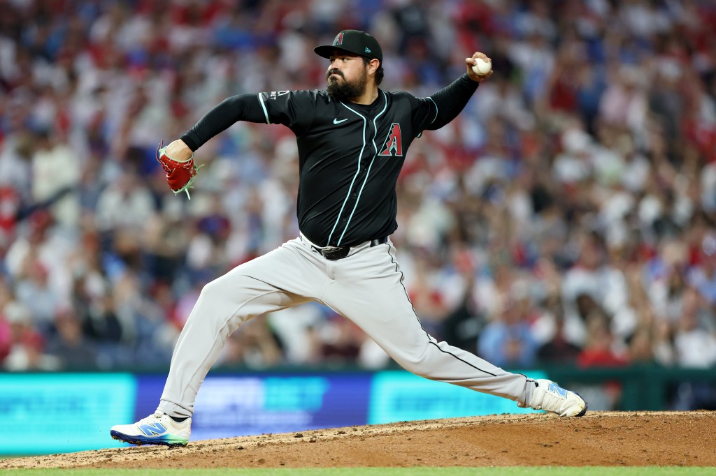 Jose Castillo throws a pitch during the Diamondbacks' game May 3.