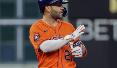 Jose Altuve Exits Due To Hamstring Tightness