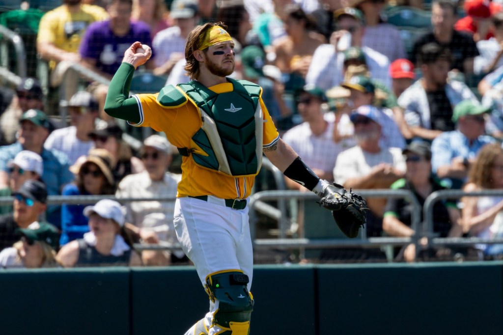 Aging rookie MacIver has game to remember at Phillies' expense