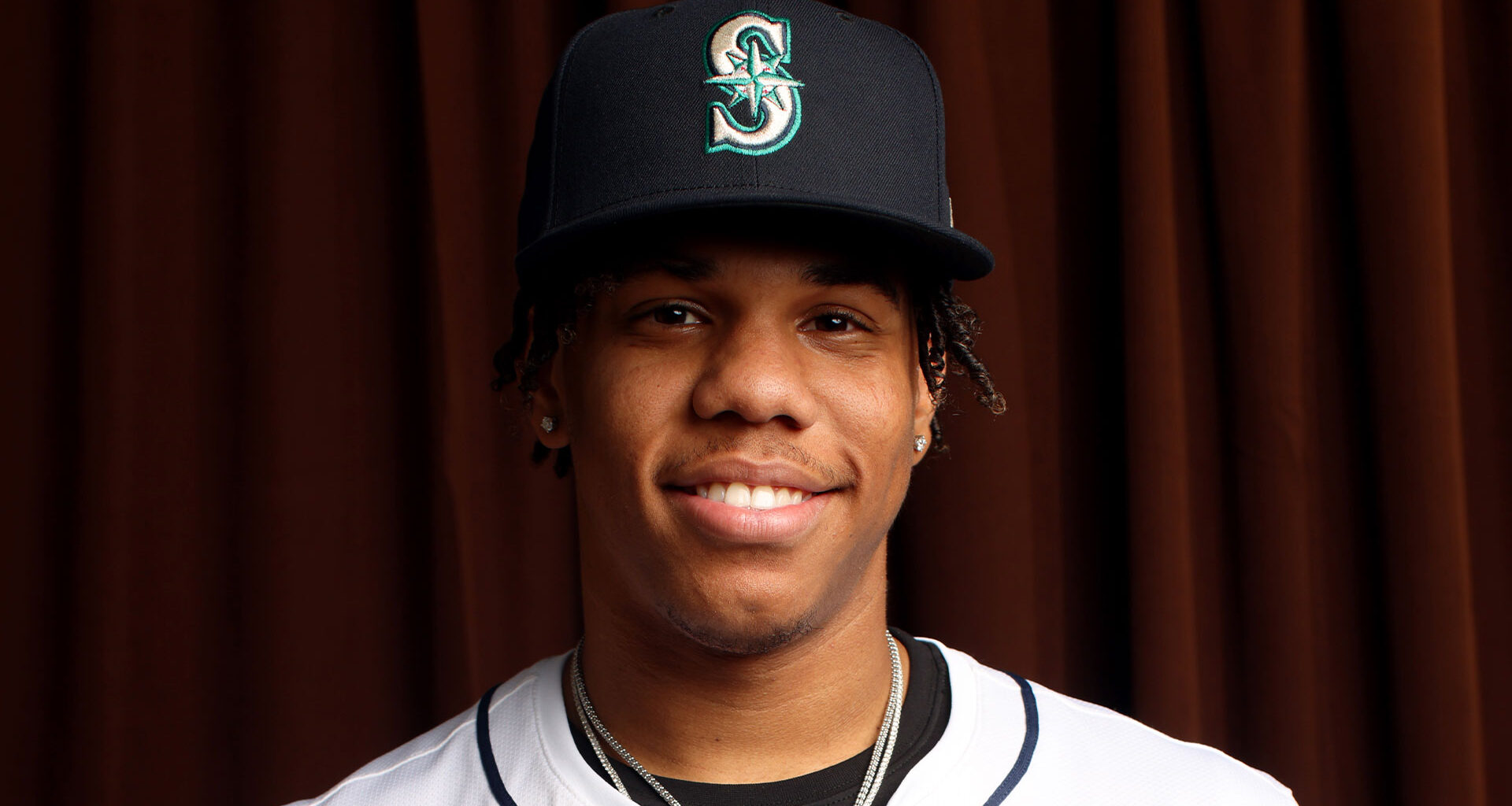 Meet the Seattle Mariners new 21-year-old prospect with amazing 'switch-pitching' technique who is dominating the pros