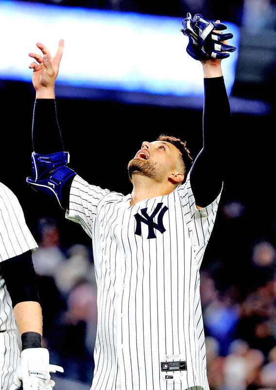 New York Yankees rally past Padres