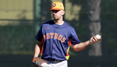 Astros come back in Gordon’s debut to win 4-3 and tie season series