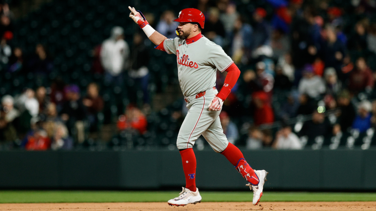 Kyle Schwarber hits 300th home run in style as his mammoth blast helps Phillies move back atop NL East