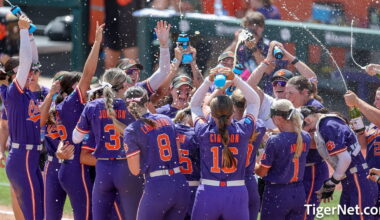 Clemson powers to super regional with decisive fourth inning over Kentucky