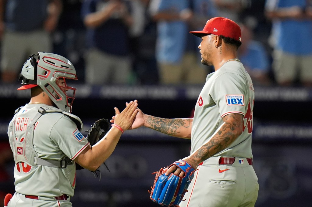 Cristopher Sanchez quiets the Rays, Phils' bats loud again