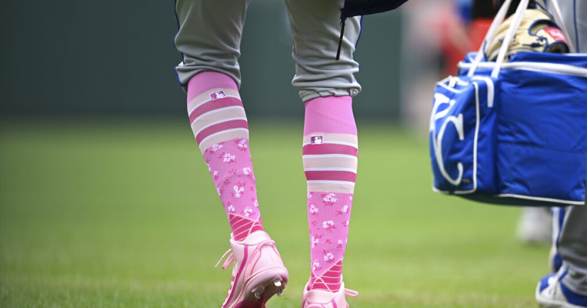 Royals players give credit to mothers during Mother's Day weekend