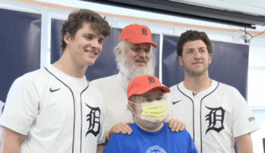 Detroit Tigers players visit young cancer patients at Children's Hospital
