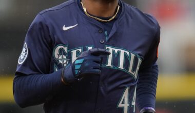 Julio Rodríguez scratched from Mariners' lineup with back tightness, day to day