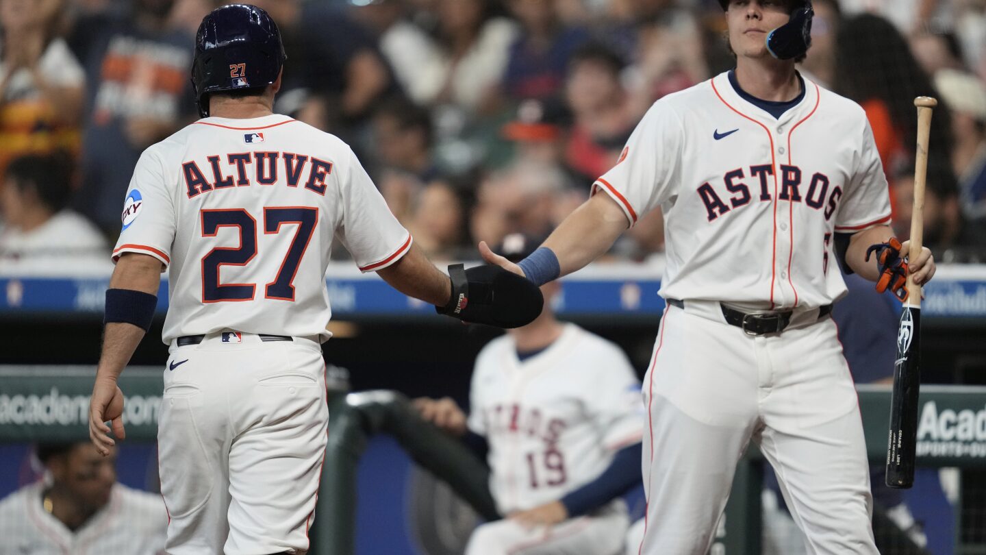 Houston's Altuve lifted from game against Reds in the 3rd inning with right hamstring tightness