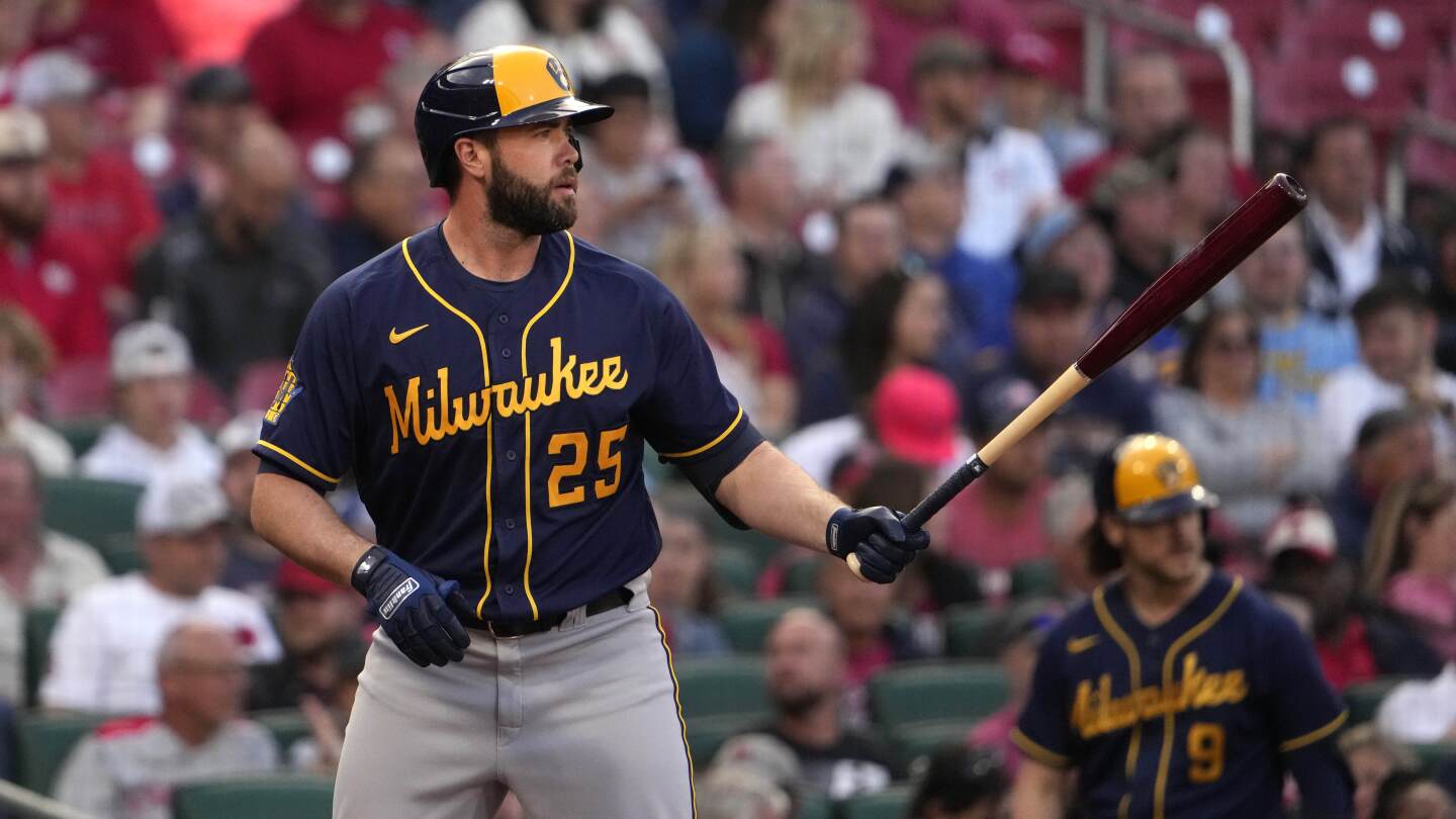 Former Brewers player Darin Ruf sues Reds over injury in Cincinnati that ended his career