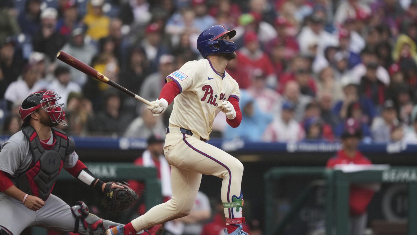 Bryce Harper comes through at the right time as the Phillies snap the Cardinals winning streak