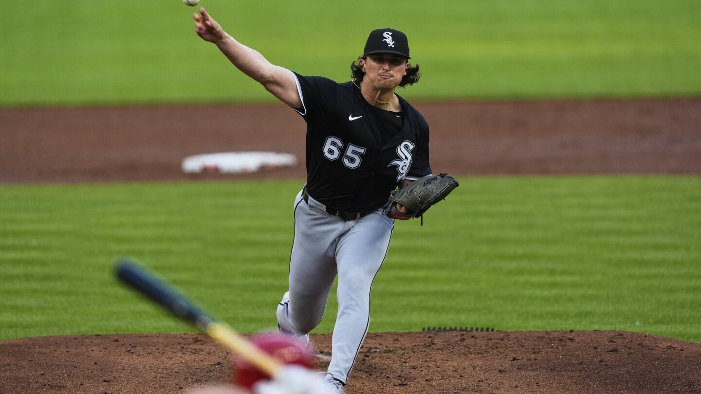 Davis Martin helps the White Sox beat the slumping Reds 4-2