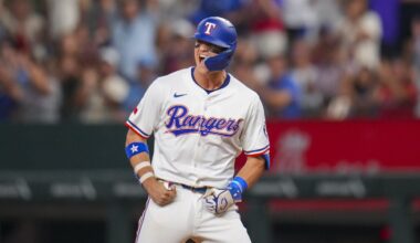 Jung's run-scoring single in the eighth helps Rangers beat Blue Jays 2-0