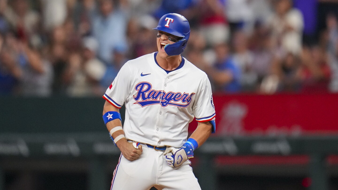 Jung's run-scoring single in the eighth helps Rangers beat Blue Jays 2-0