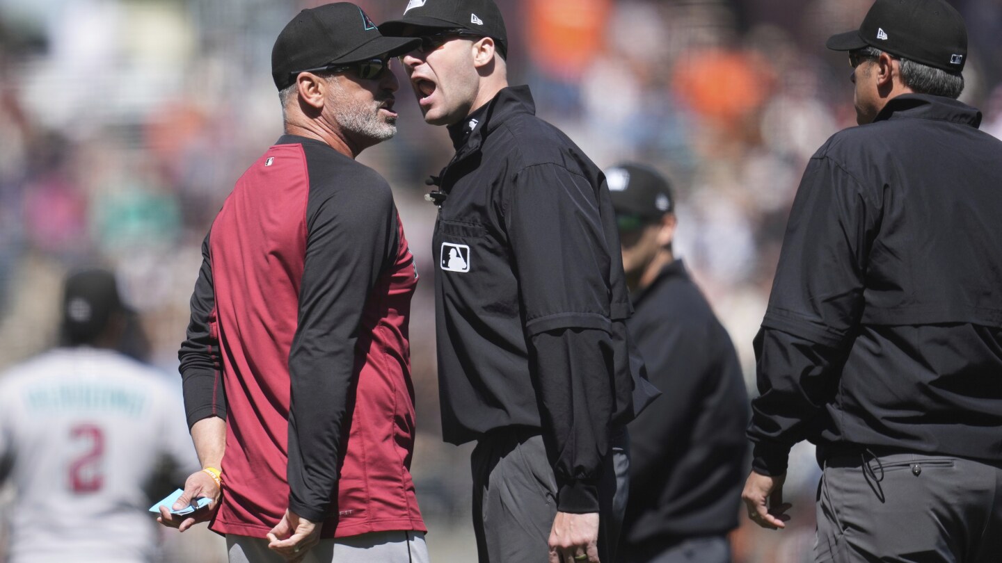 Diamondbacks manager Lovullo gets tossed, then ejects entire umpiring crew in game vs Giants
