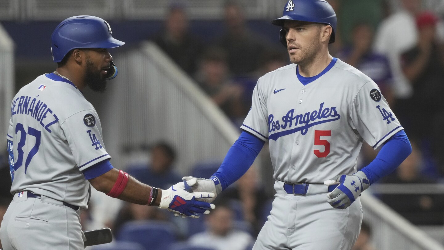 Dodgers' Teoscar Hernández will have MRI on Tuesday after leaving vs. Marlins with tight hamstring