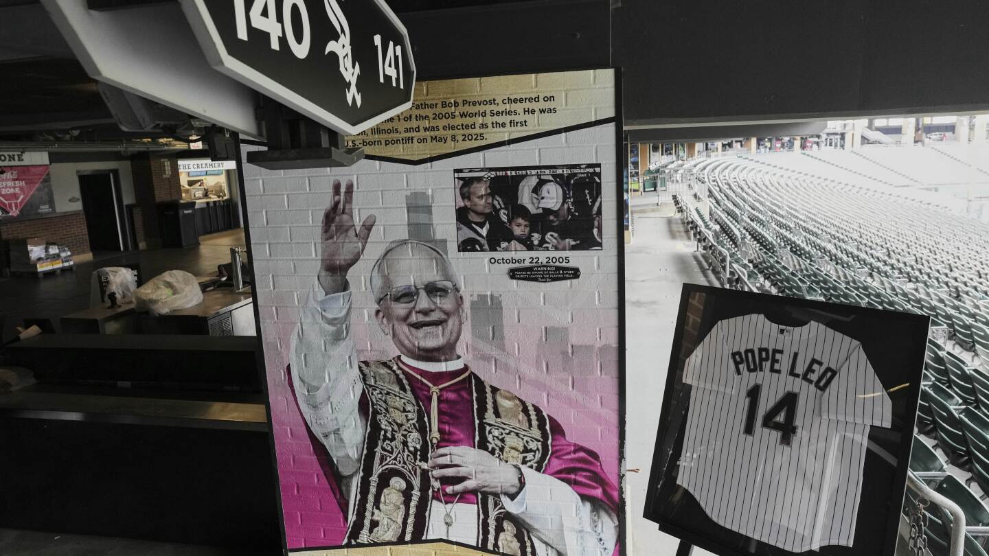 White Sox unveil a graphic installation honoring Pope Leo XIV and his World Series appearance