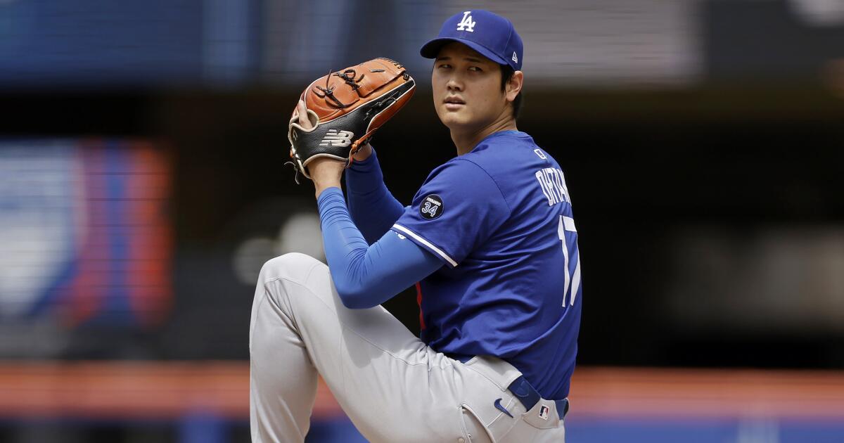 Dodgers star Shohei Ohtani throws live batting practice session