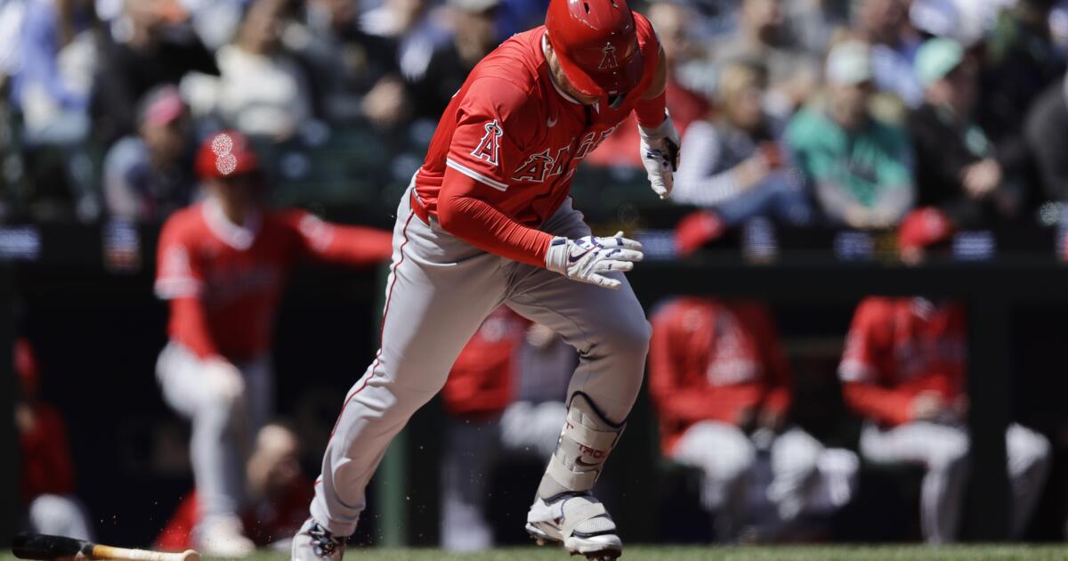 Mike Trout injured during Angels' loss to Mariners
