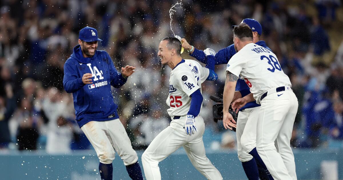 Tommy Edman's walk-off single lifts Dodgers to win over Marlins