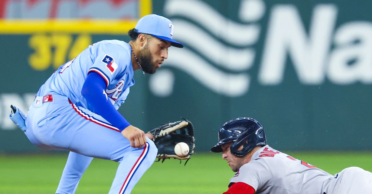 Rangers deal Ornelas to Braves