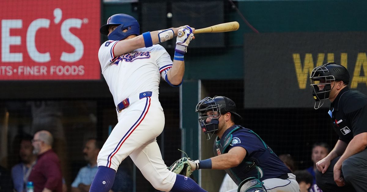 Texas Rangers hold Toronto Blue Jays off the board for late-innings win