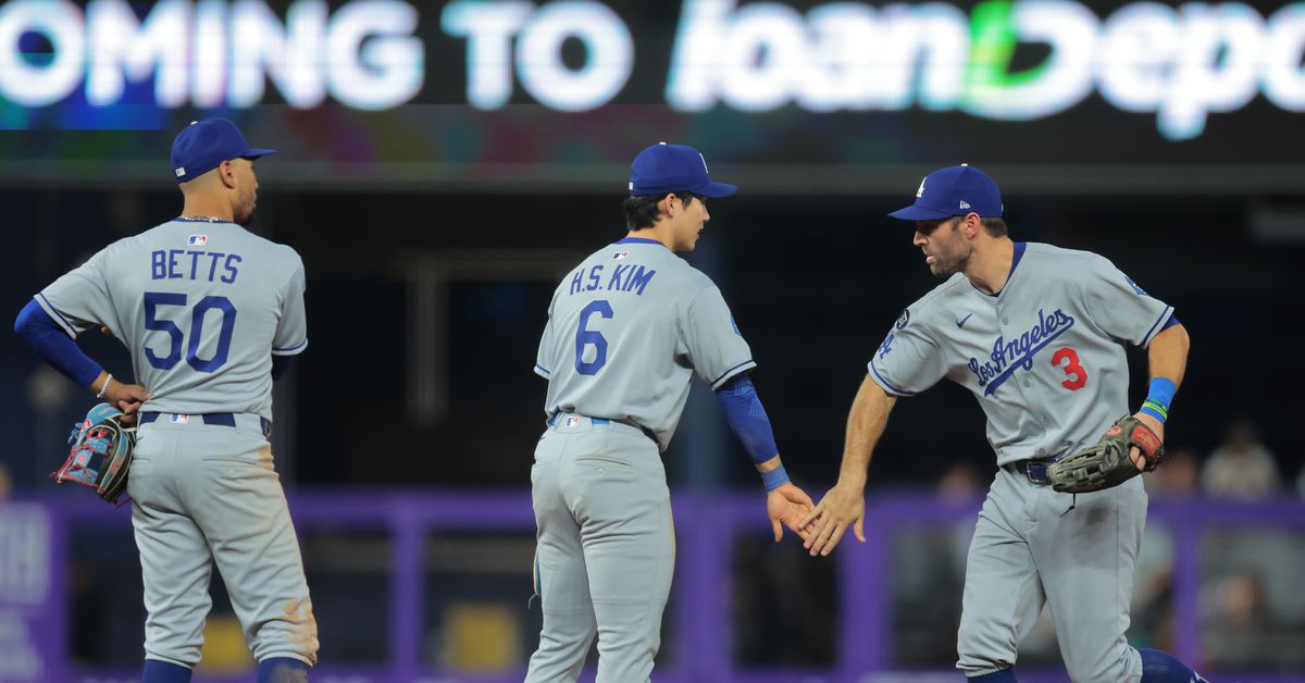 Dodgers news: Chris Taylor, roster urgency, catchers hitting