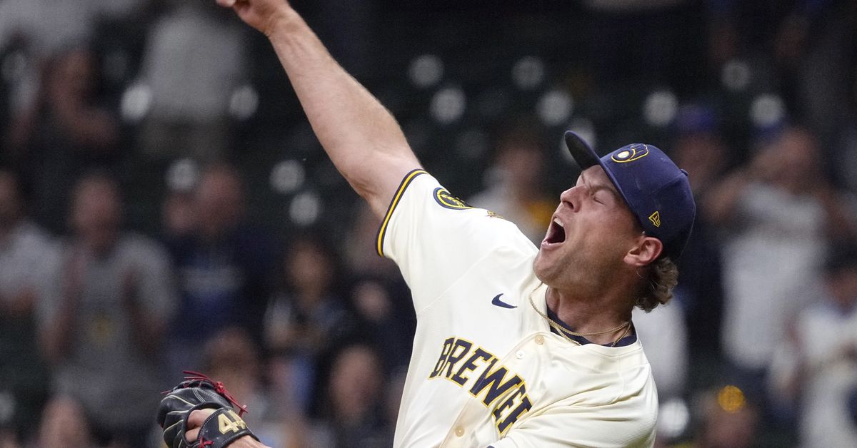 Brewers survive late rally by Astros to win third straight game