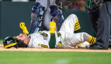A’s blow late lead, fall to Mariners 5-3