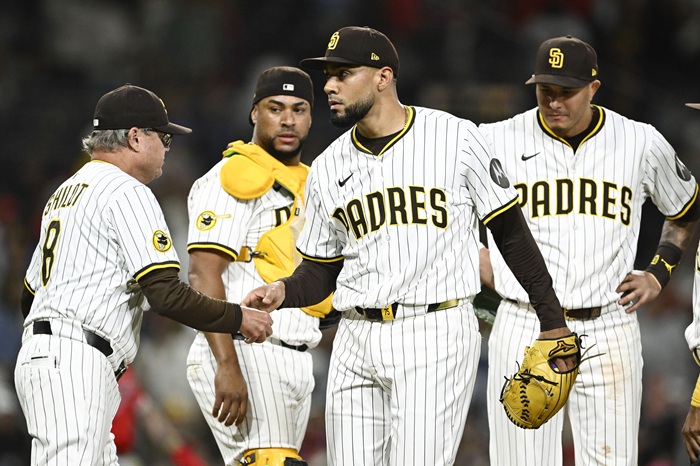 Bullpen crumbles, Padres waste stellar night by King and Merrill