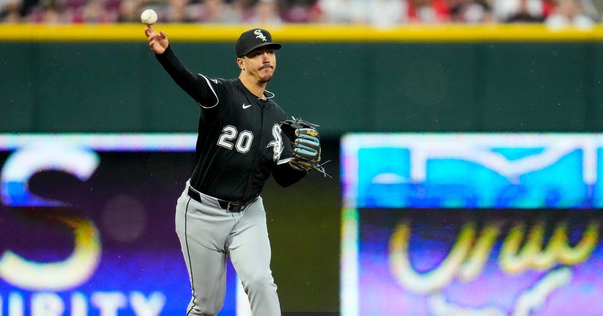 Miguel Vargas blasts a three-run home run in extras as Chicago White Sox defeat the Cincinnati Reds 5-1