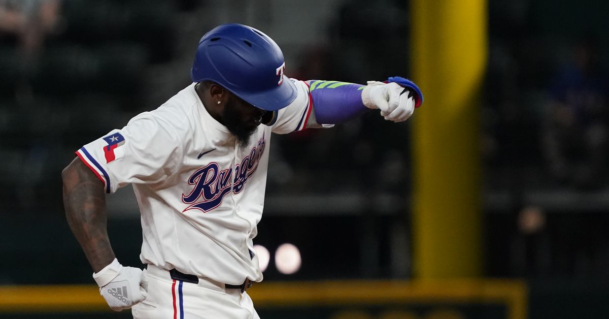 Wednesday Morning Links - Lone Star Ball