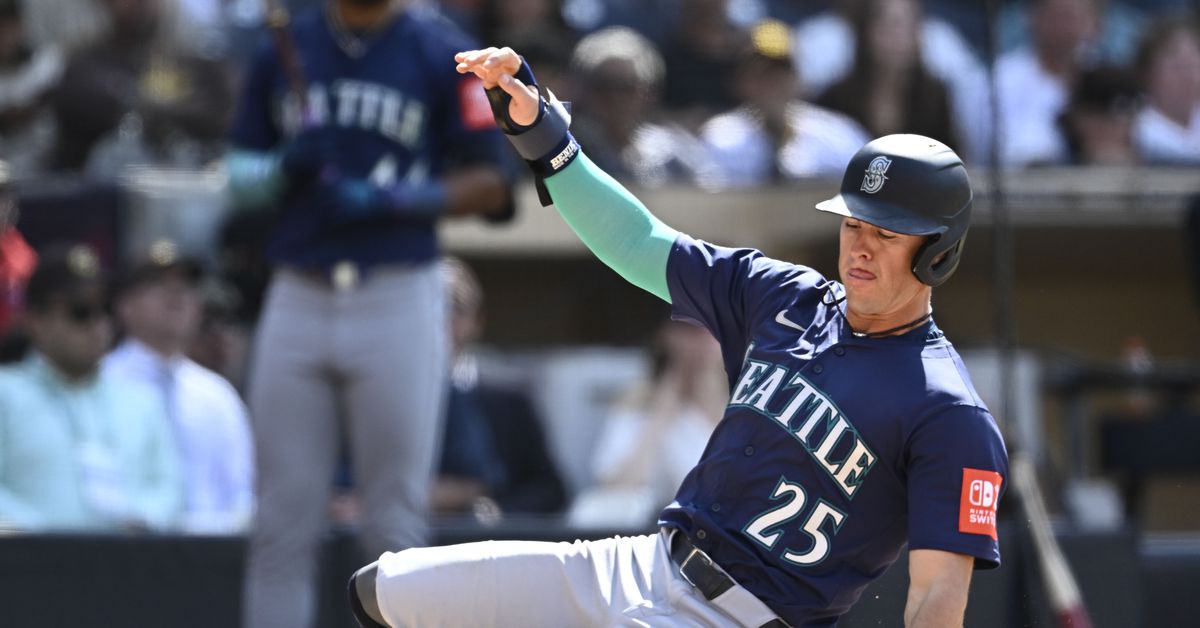 Mariners complete sweep with 6-1 win over San Diego